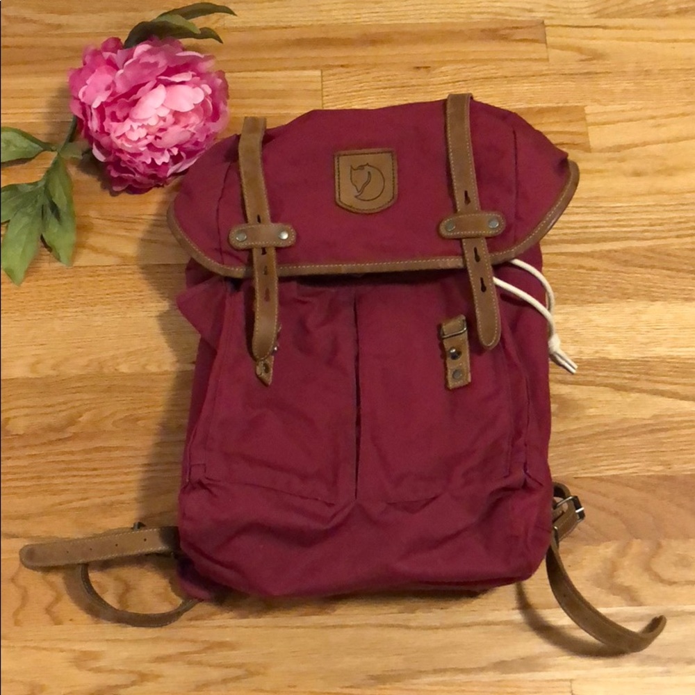 Fjallraven Rucksack No. 21 Medium in Plum color